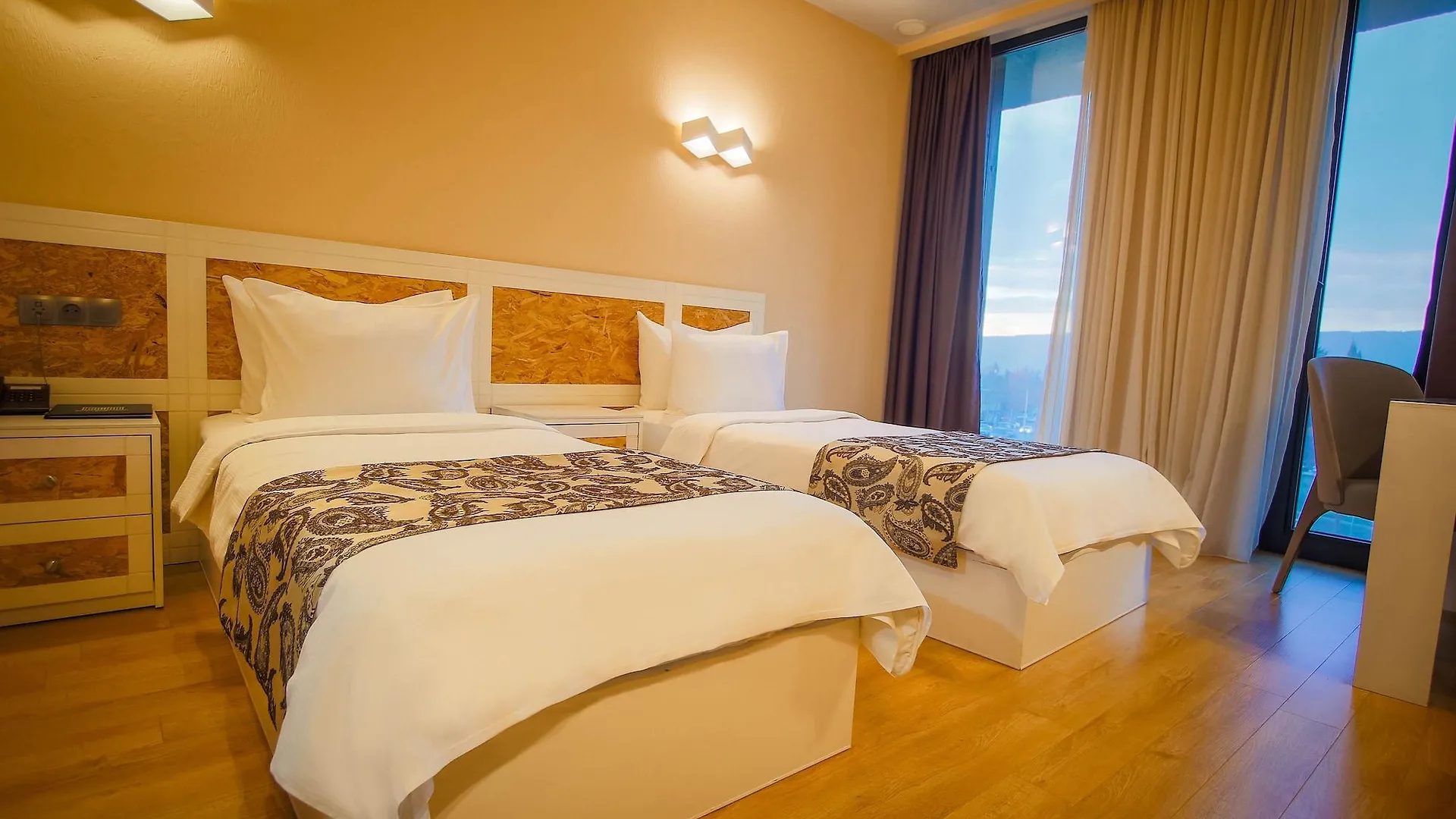 Iveria Inn Hotel Тбилиси 4*,