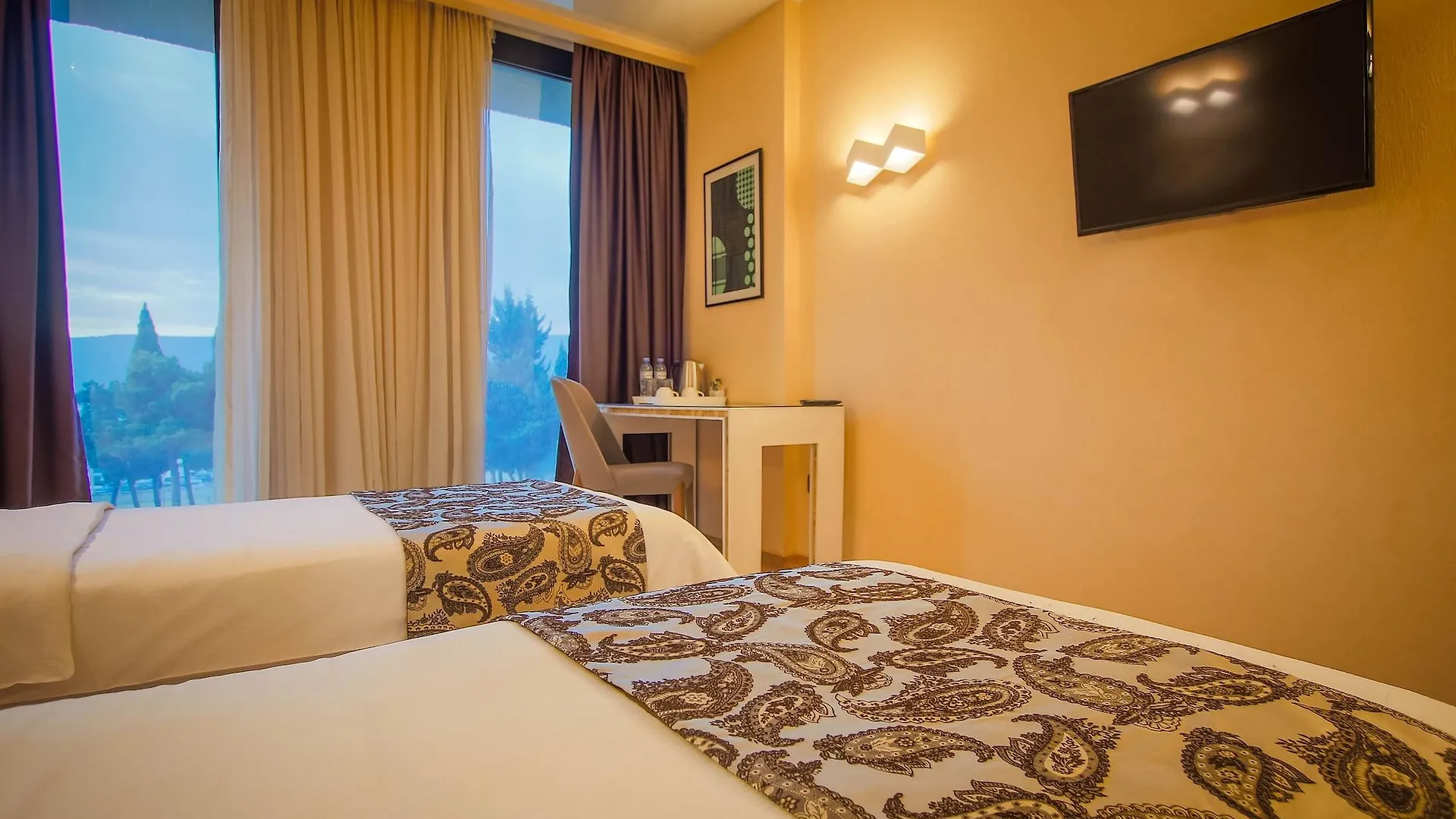 Iveria Inn Hotel Тбилиси