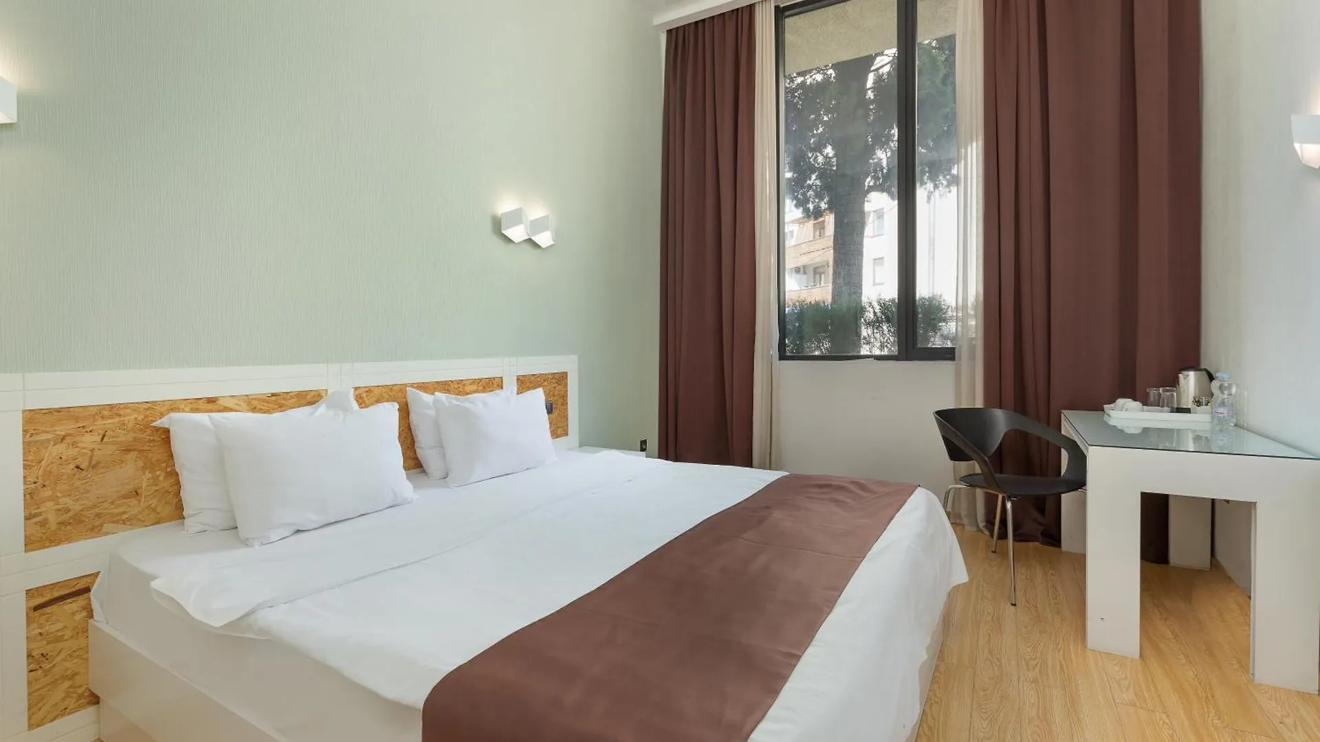 Iveria Inn Hotel Тбилиси